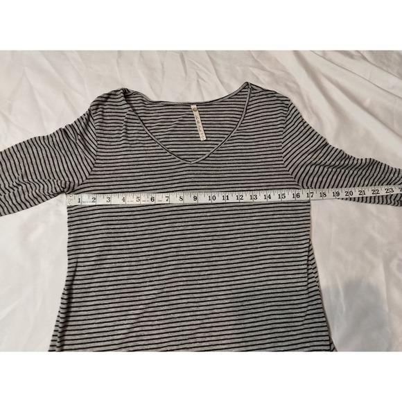 Leo & Nicole Long Sleeve Airy Striped Top - Picture 5 of 7